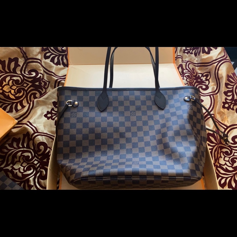 LV purse